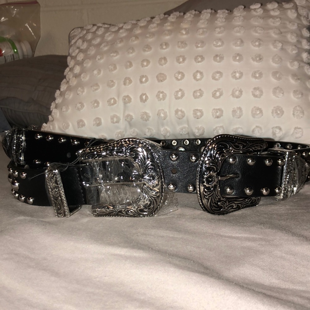 Black double buckle belt